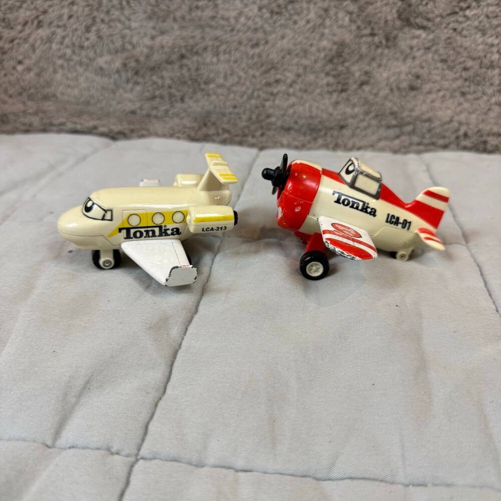 2 Airplane Toys Lil Chuck & Friends Maisto 2005 Tonka Hasbro Stuie Stunts Plane